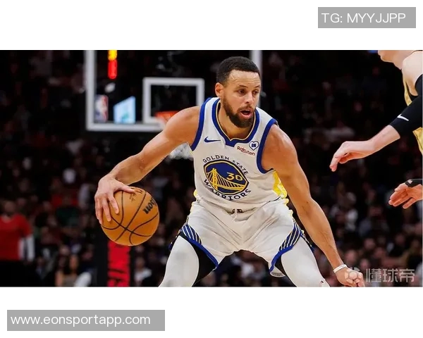 勇士库里复出迎战雷霆球队攻防兼备争夺胜利 勇士库里复出迎战雷霆球队攻防兼备争夺胜利