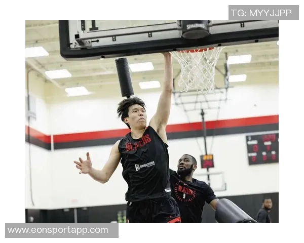 杨瀚森在G联盟中自信提升更衣室内与队友关系融洽 杨瀚森在G联盟中自信提升更衣室内与队友关系融洽