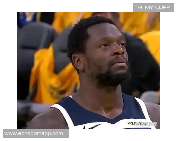 兰德尔上半场表现稳定11投6中贡献14分4篮板1助攻1抢断