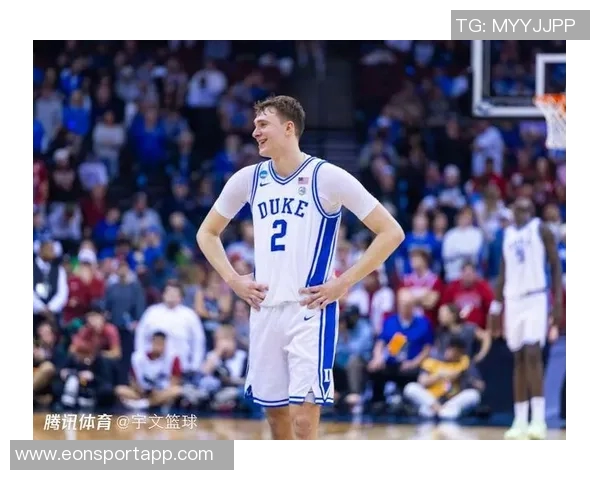 弗拉格首次尝试大个子阵容自信与浓眉共担后卫角色